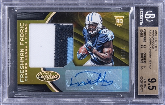 2016 Panini Certified "Freshman Fabric" Mirror Gold #212 Derrick Henry Signed Patch Rookie Card (#02/25) - BGS GEM MINT 9.5/BGS 10